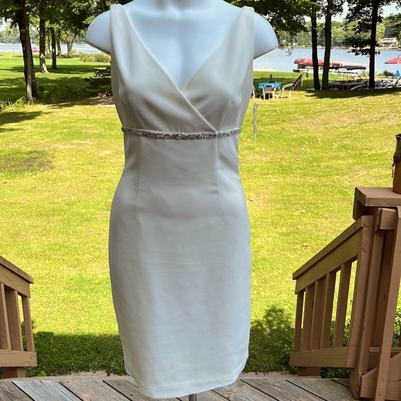 Liz Claiborne Dresses & Skirts - NWT Liz Claiborne sheath cocktail dress 6